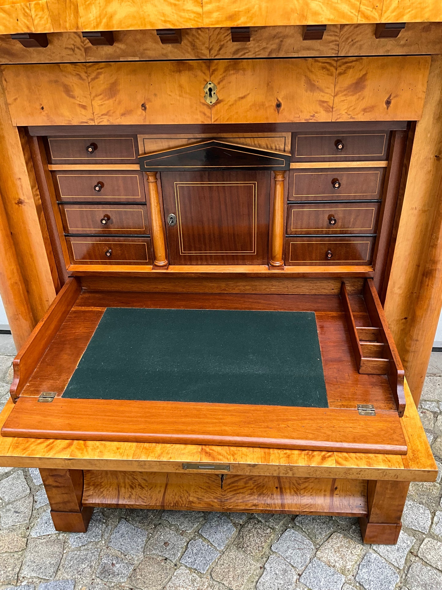 Biedermeier Sekretär in Birke Berlin um 1820