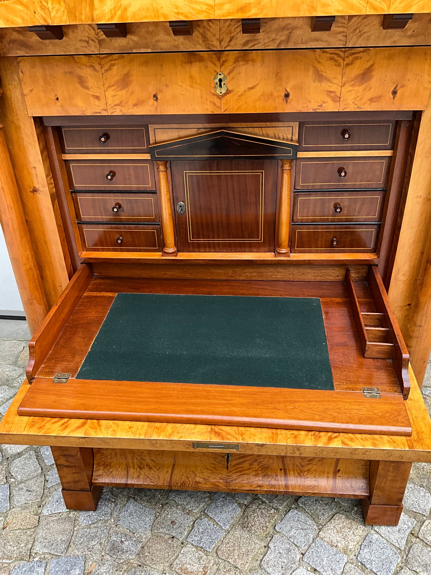 Biedermeier Sekretär in Birke Berlin um 1820