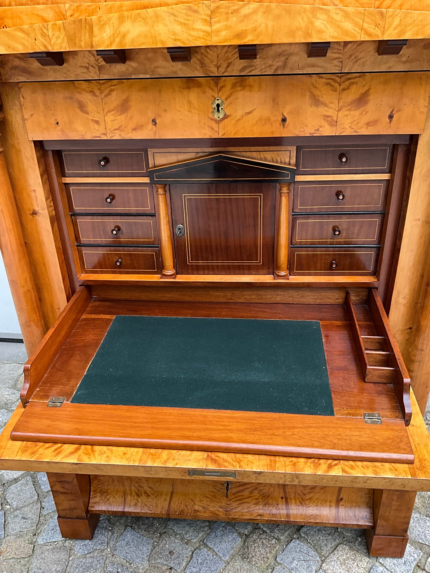 Biedermeier Sekretär in Birke Berlin um 1820