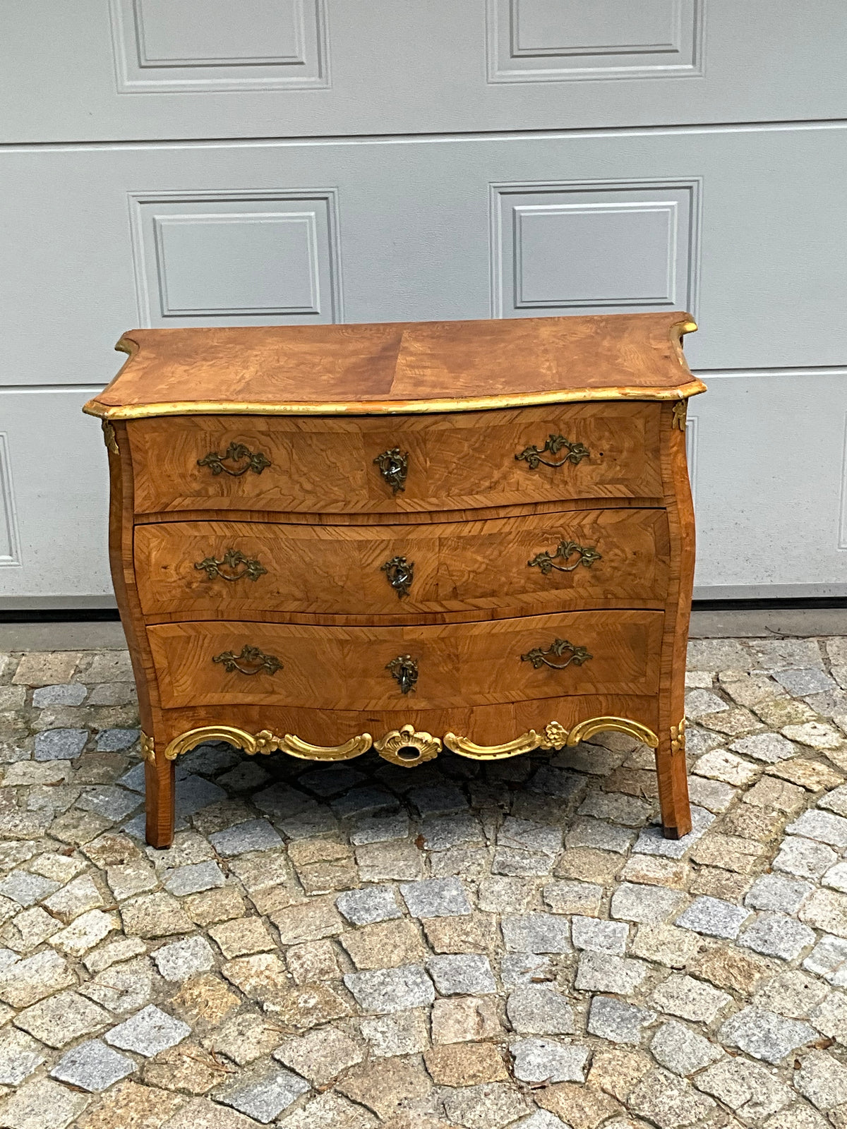 Barock - Rokokokommode in Esche um 1780