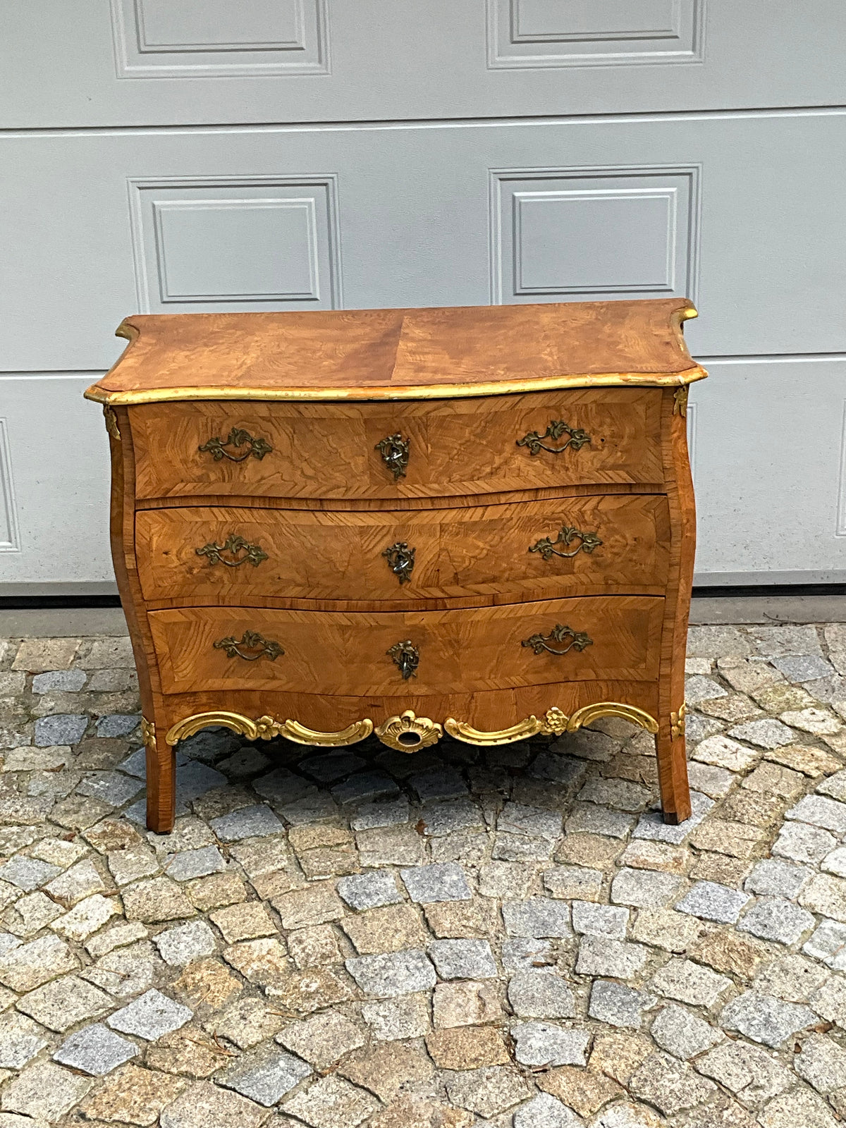 Barock - Rokokokommode in Esche um 1780