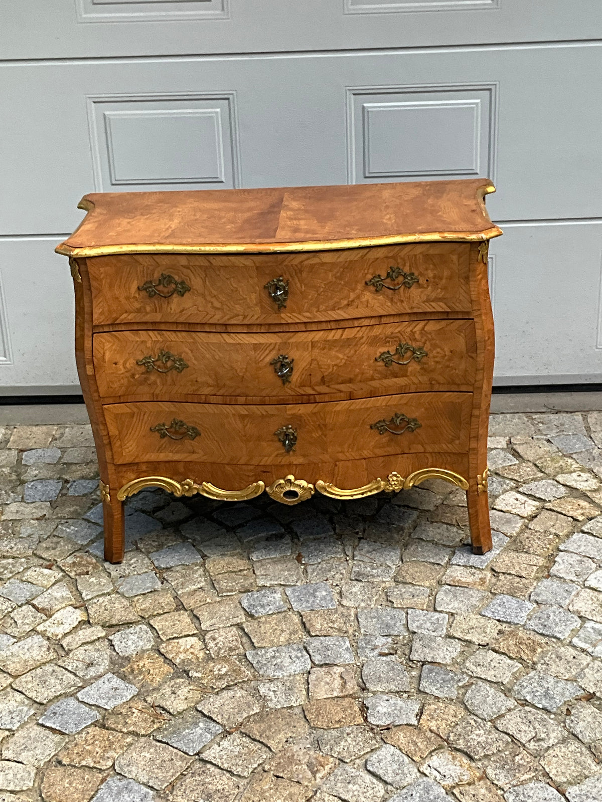 Barock - Rokokokommode in Esche um 1780