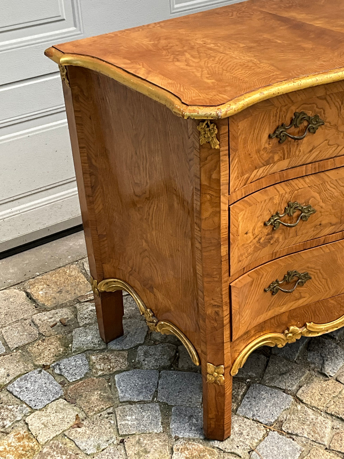 Barock - Rokokokommode in Esche um 1780