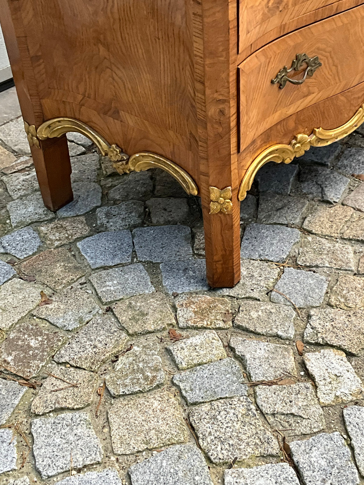 Barock - Rokokokommode in Esche um 1780