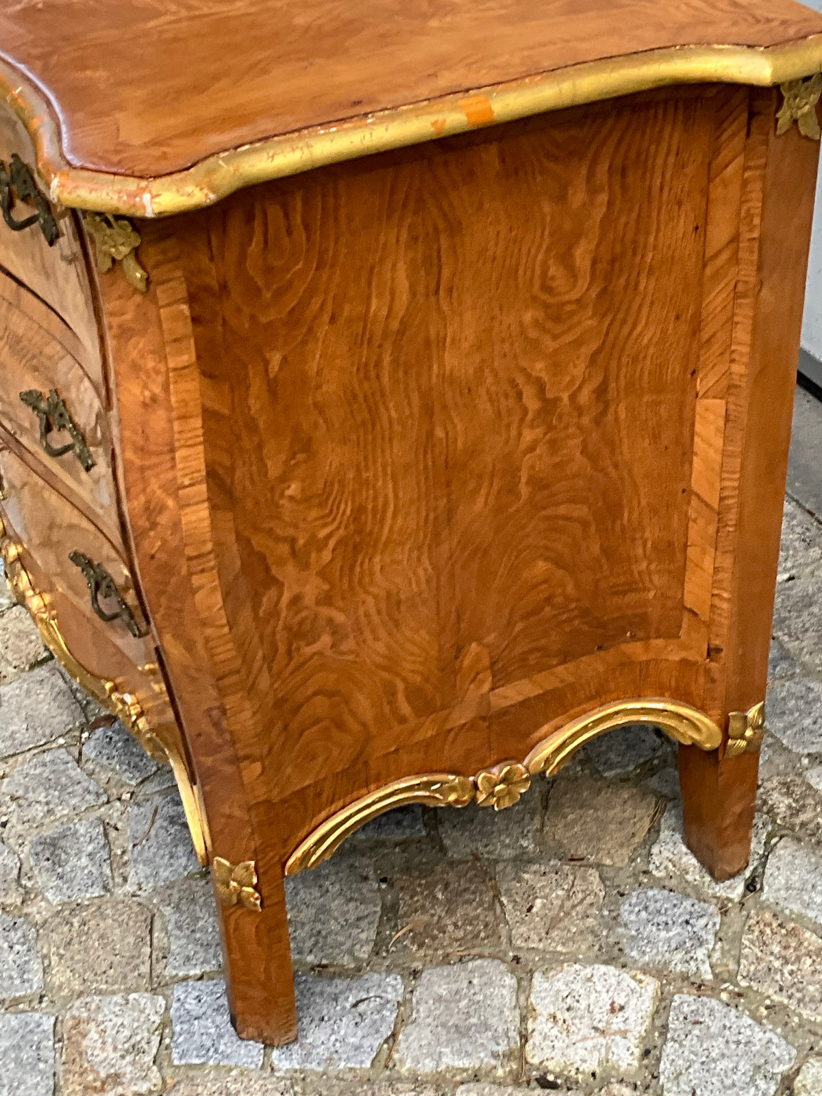 Barock - Rokokokommode in Esche um 1780