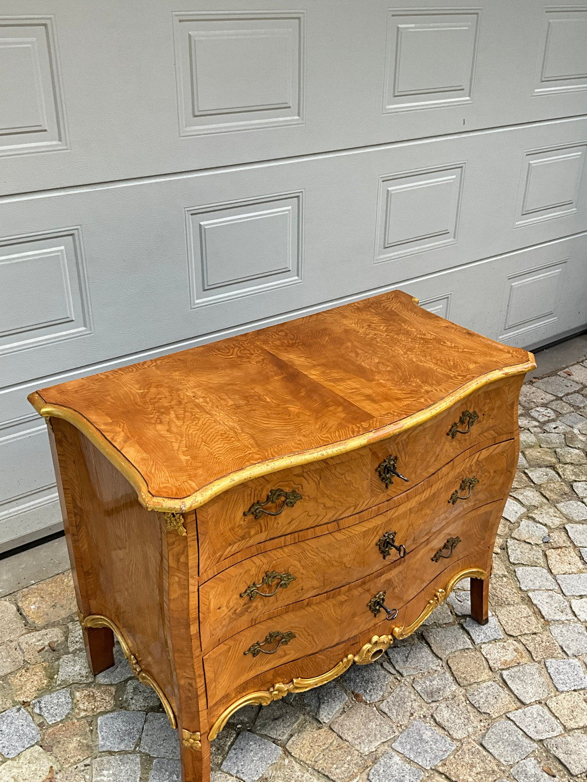 Barock - Rokokokommode in Esche um 1780