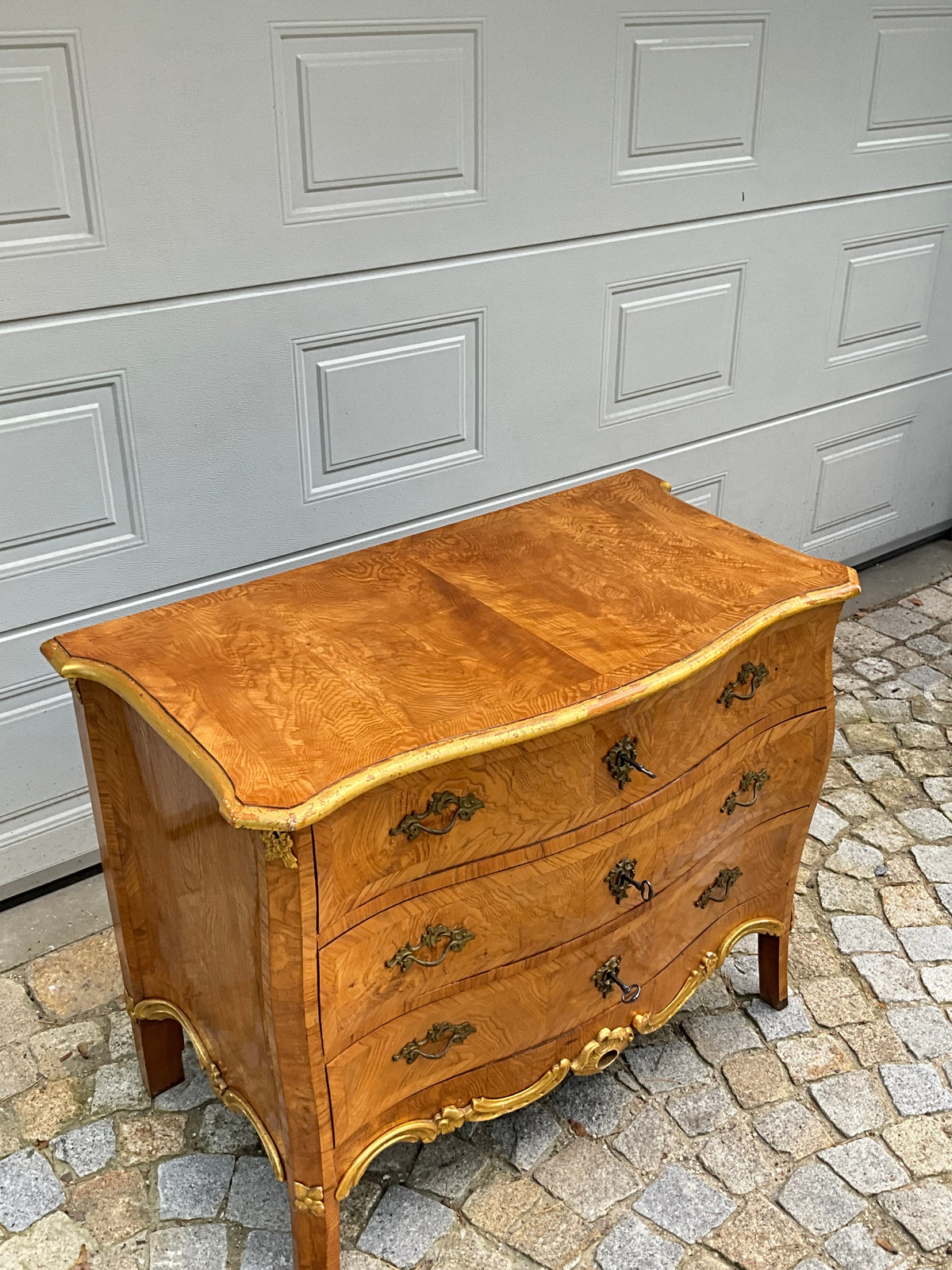 Barock - Rokokokommode in Esche um 1780