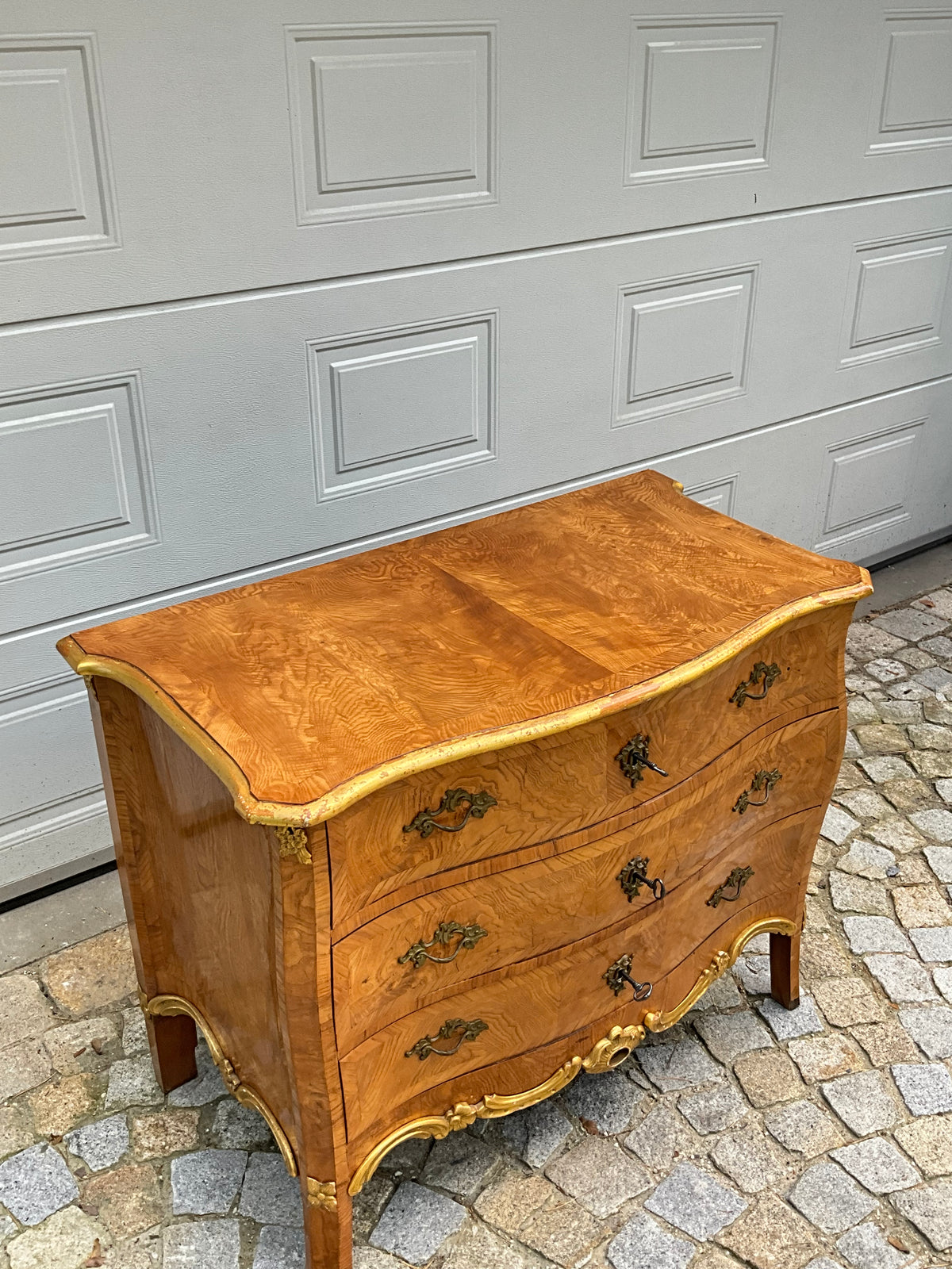 Barock - Rokokokommode in Esche um 1780