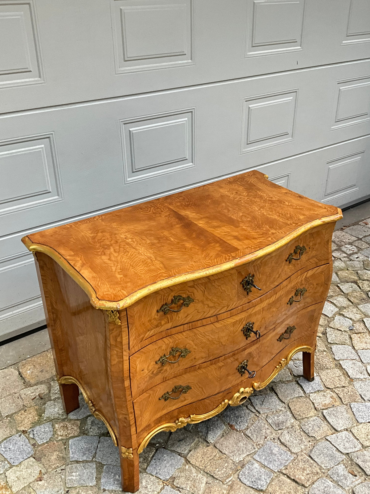 Barock - Rokokokommode in Esche um 1780