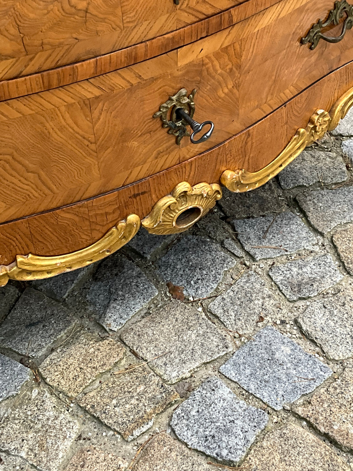 Barock - Rokokokommode in Esche um 1780