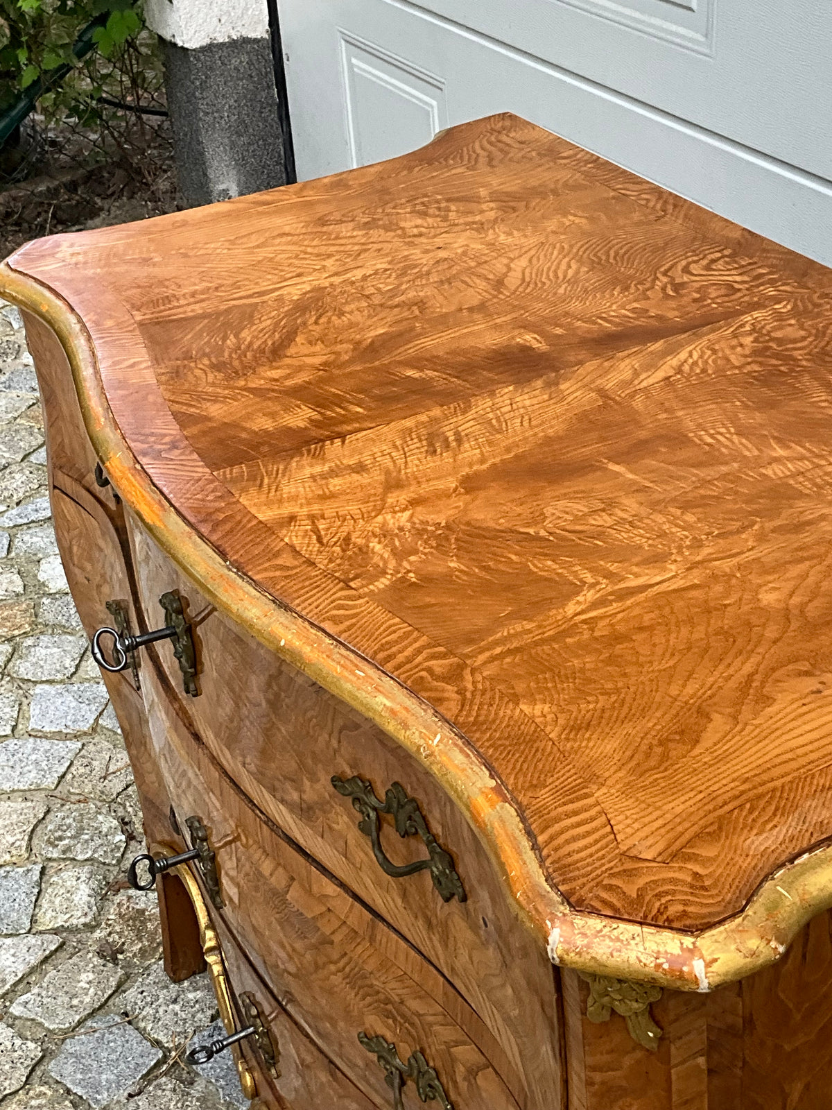 Barock - Rokokokommode in Esche um 1780