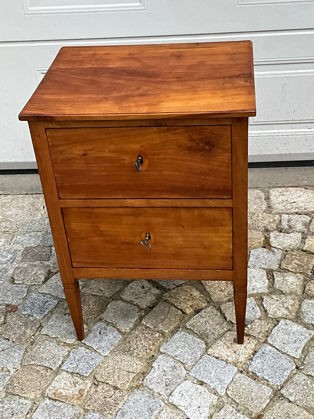Frühe Biedermeier Kirschbaumkommode um 1815