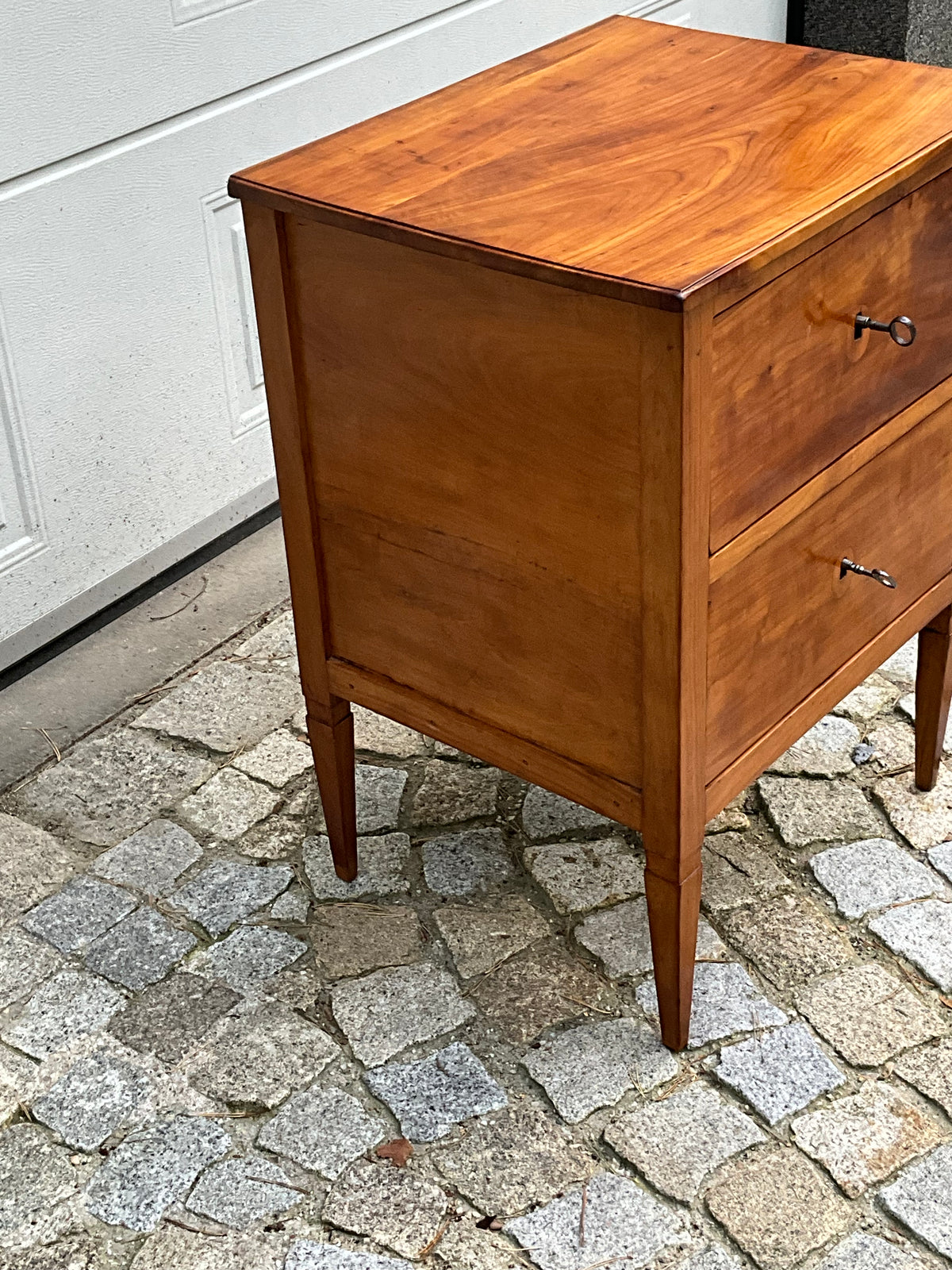 Frühe Biedermeier Kirschbaumkommode um 1815