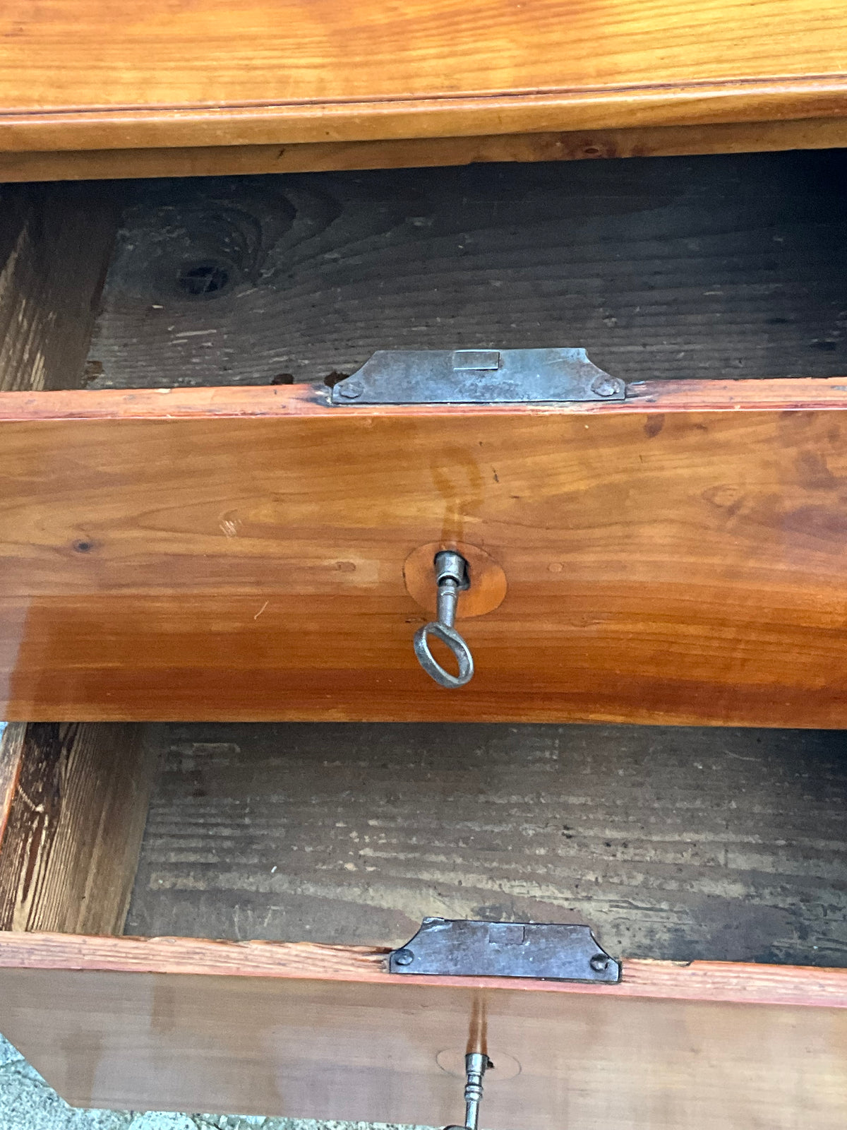 Frühe Biedermeier Kirschbaumkommode um 1815