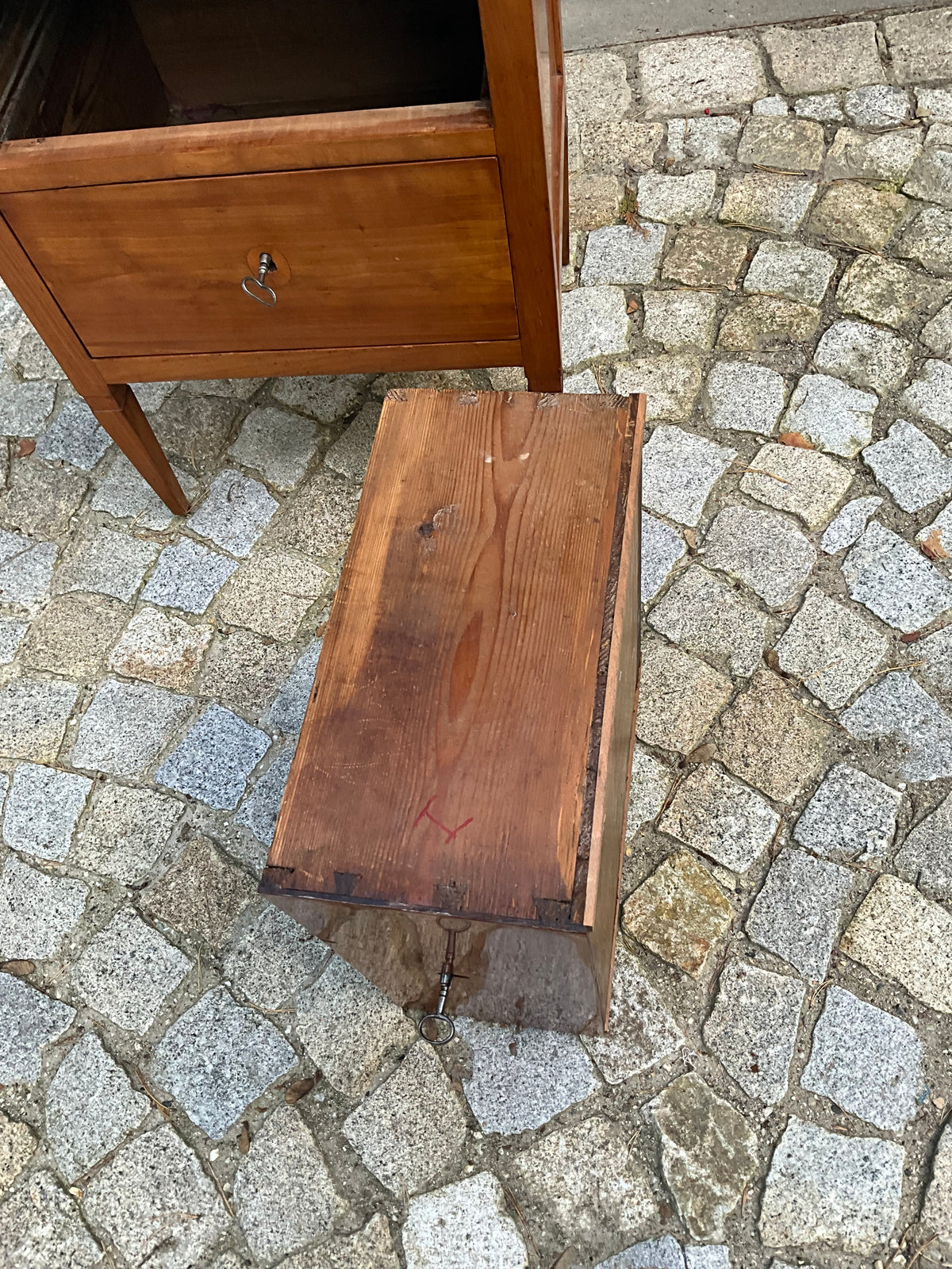 Frühe Biedermeier Kirschbaumkommode um 1815