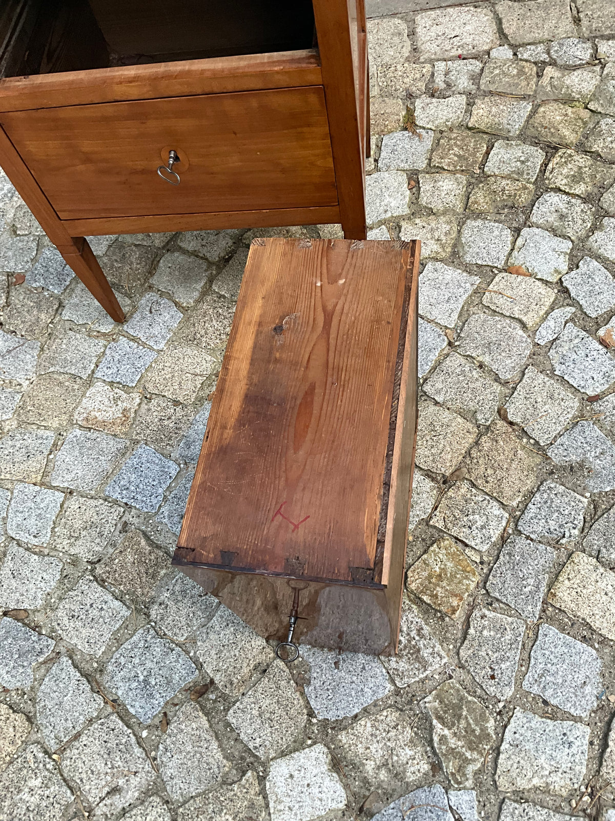 Frühe Biedermeier Kirschbaumkommode um 1815