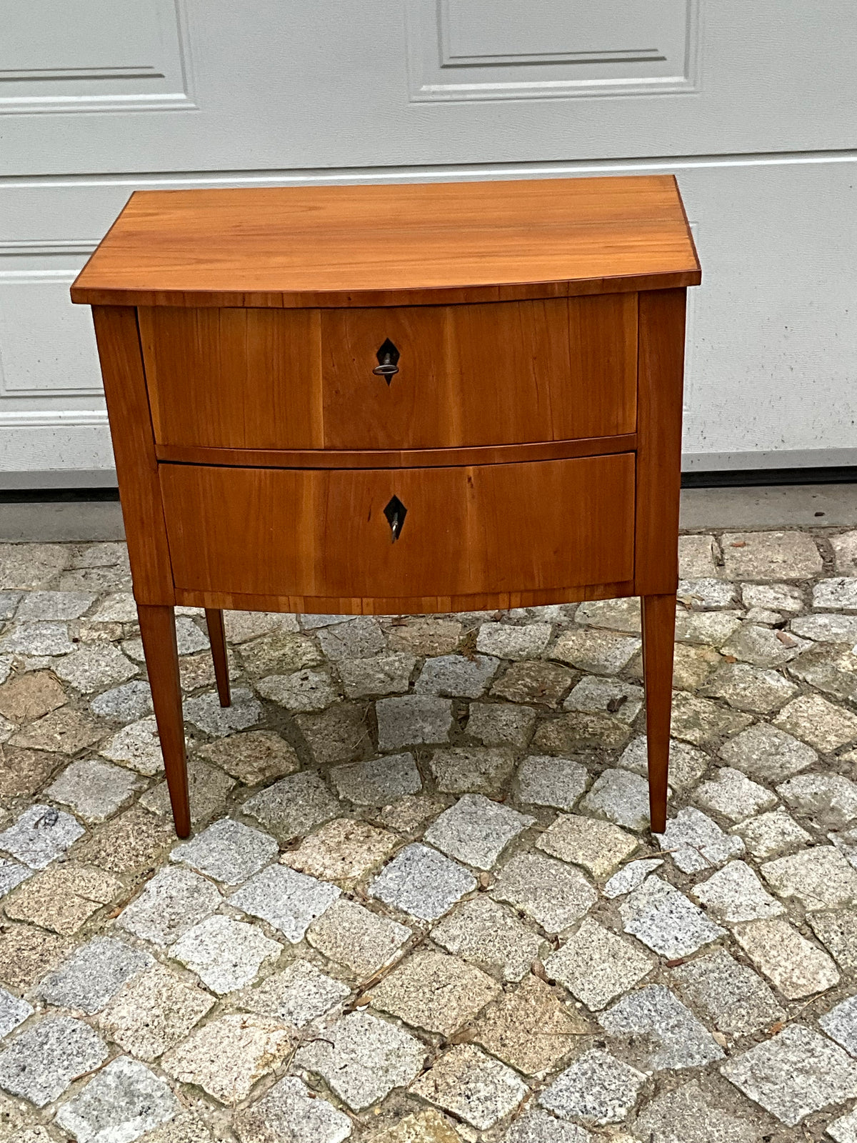 Kleine Biederkommode in Kirschbaum 2. Hälfte des 19.Jh