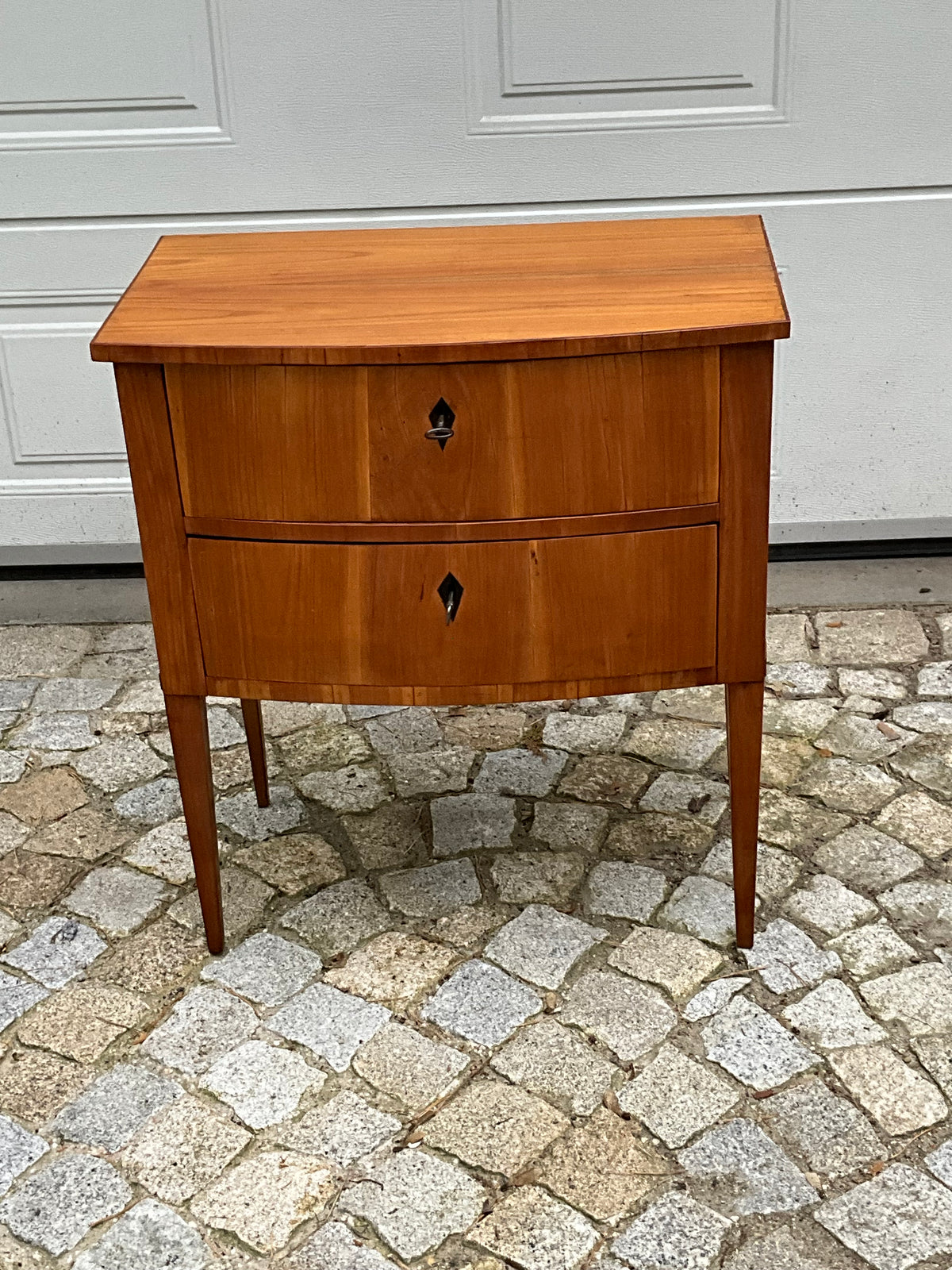 Kleine Biederkommode in Kirschbaum 2. Hälfte des 19.Jh