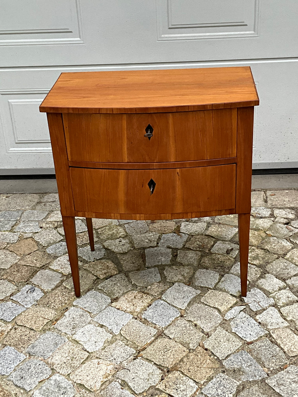 Kleine Biederkommode in Kirschbaum 2. Hälfte des 19.Jh