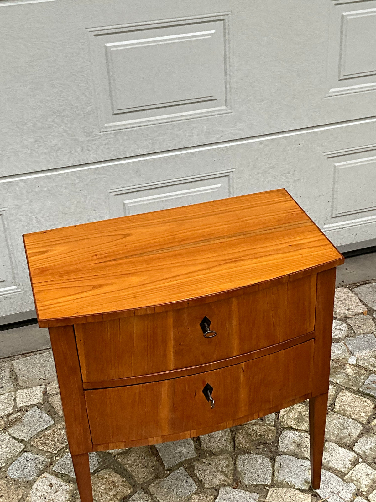 Kleine Biederkommode in Kirschbaum 2. Hälfte des 19.Jh