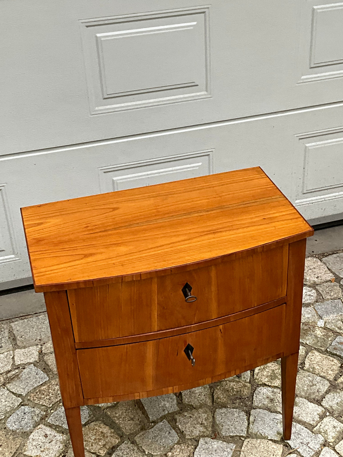 Kleine Biederkommode in Kirschbaum 2. Hälfte des 19.Jh