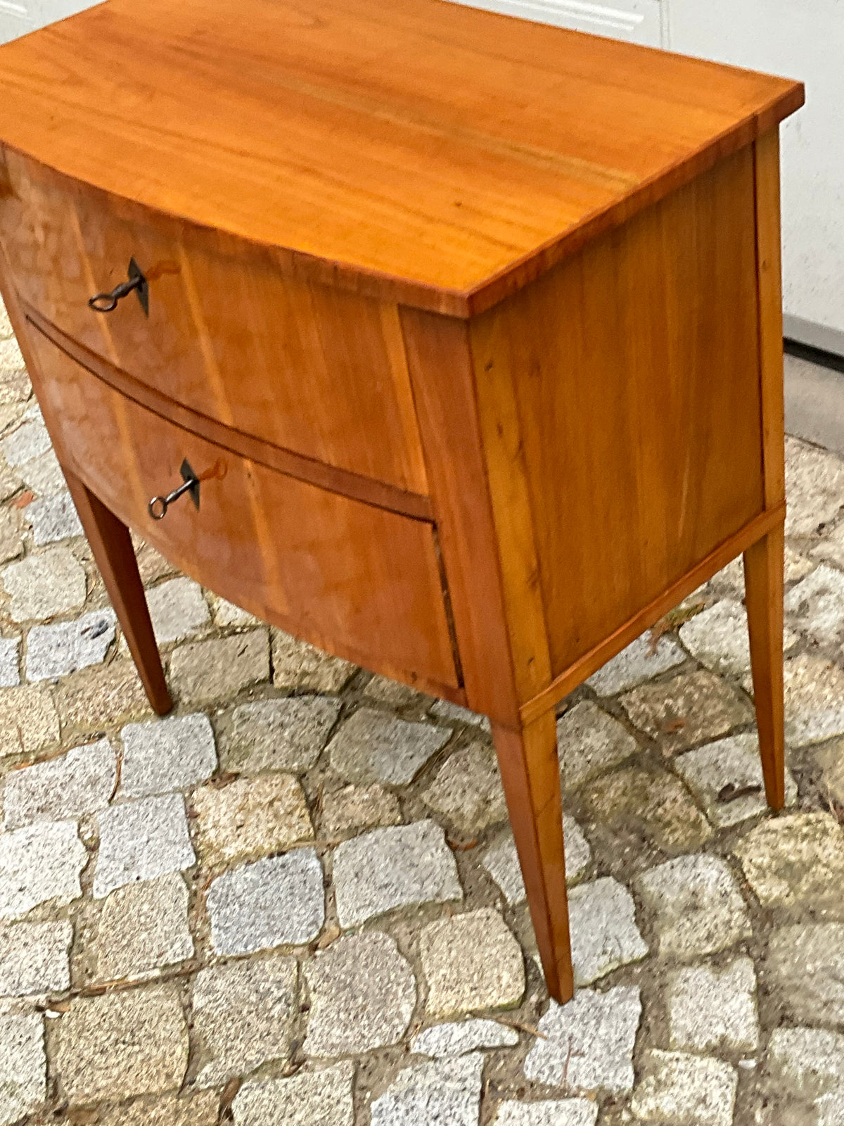 Kleine Biederkommode in Kirschbaum 2. Hälfte des 19.Jh
