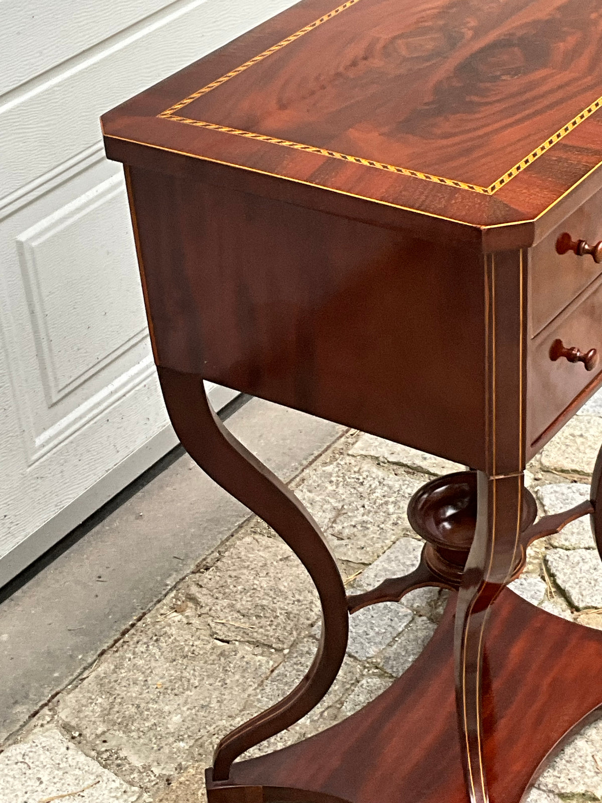 Biedermeier Beistelltisch in Mahagoni intarsiert um 1830