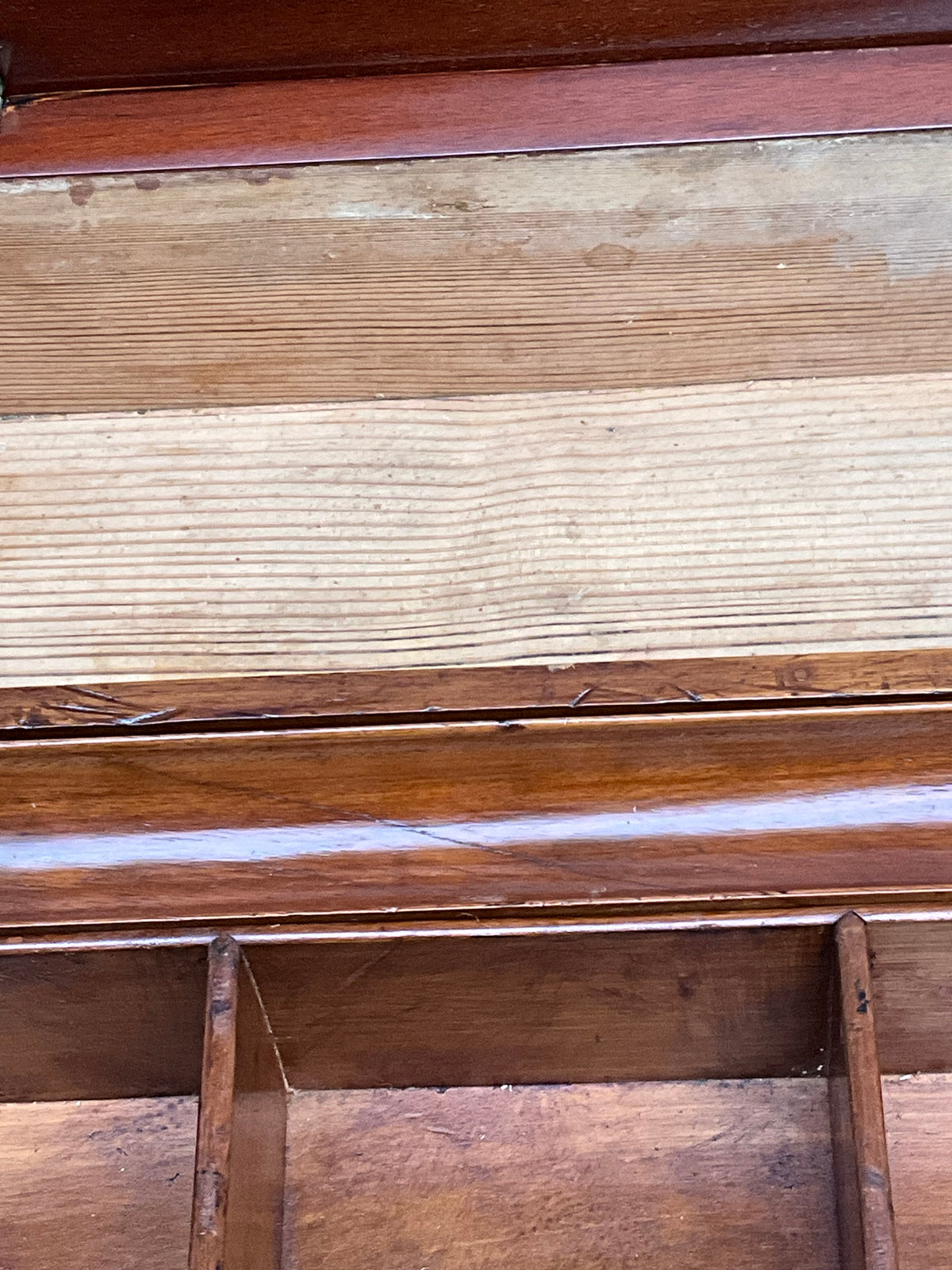 Biedermeier Beistelltisch in Mahagoni intarsiert um 1830