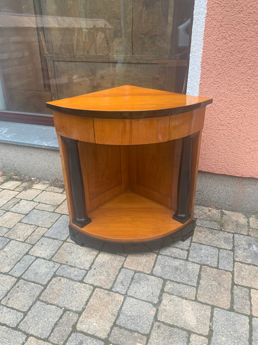 Biedermeier Eckkonsole in Kirschbaum um 1830