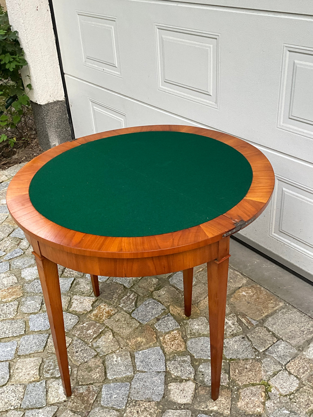 Biedermeier Demi Lune in Kirschbaum um 1830