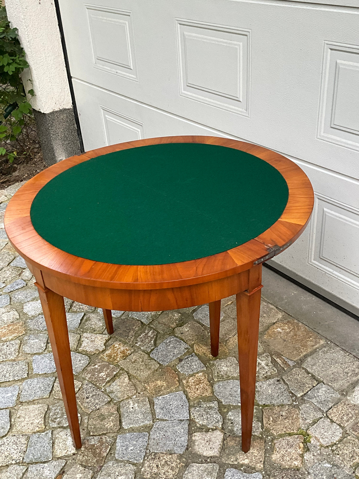 Biedermeier Demi Lune in Kirschbaum um 1830