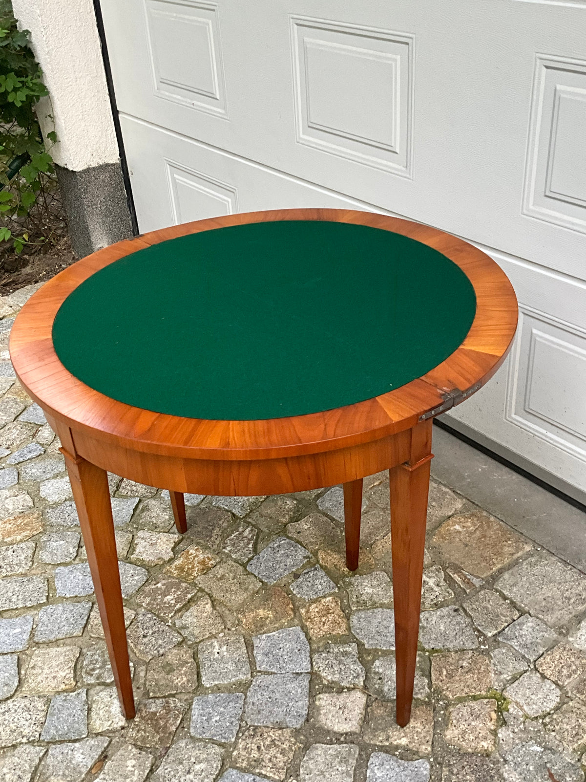 Biedermeier Demi Lune in Kirschbaum um 1830