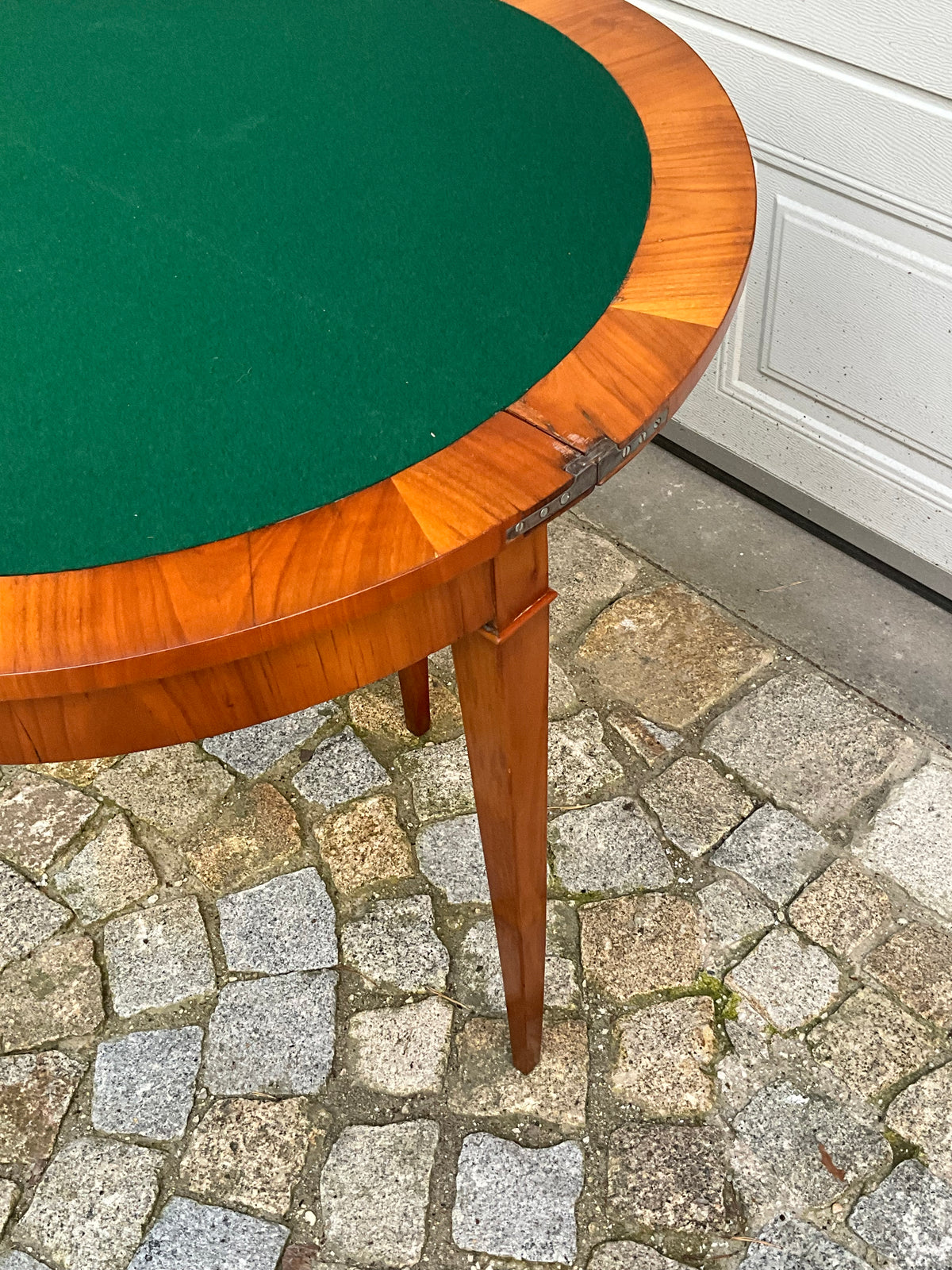 Biedermeier Demi Lune in Kirschbaum um 1830