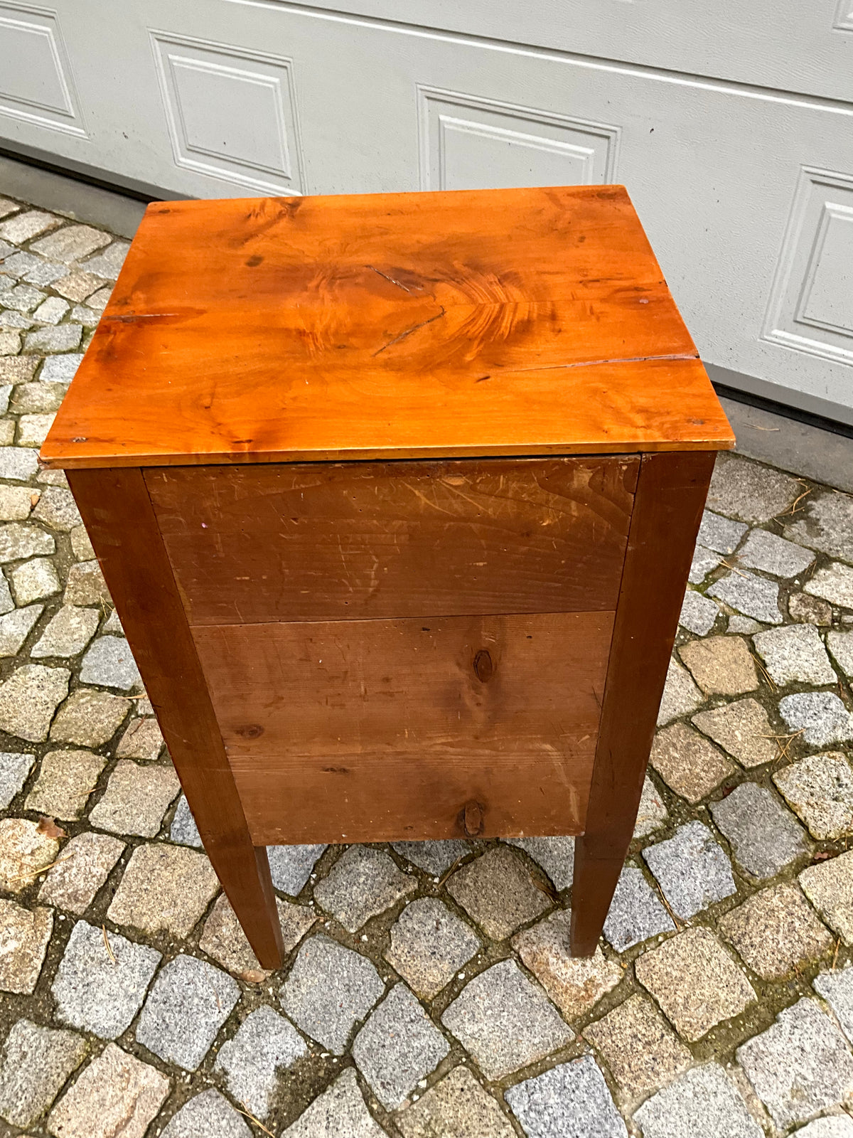 Kleine Pfeilerkommode in Birke um 1820