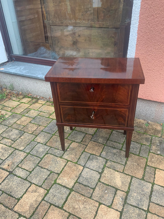 Biedermeier Pfeilerkommode in Mahagoni um 1830