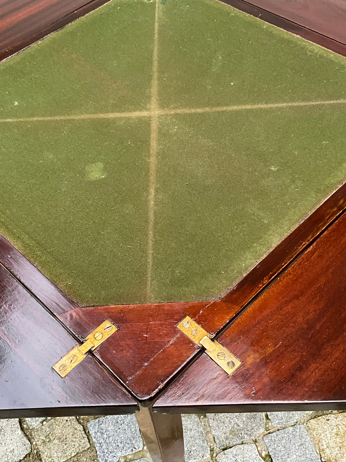 Spieltisch in Mahagoni England um 1900