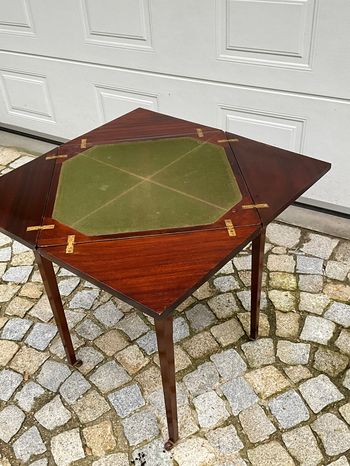 Spieltisch in Mahagoni England um 1900