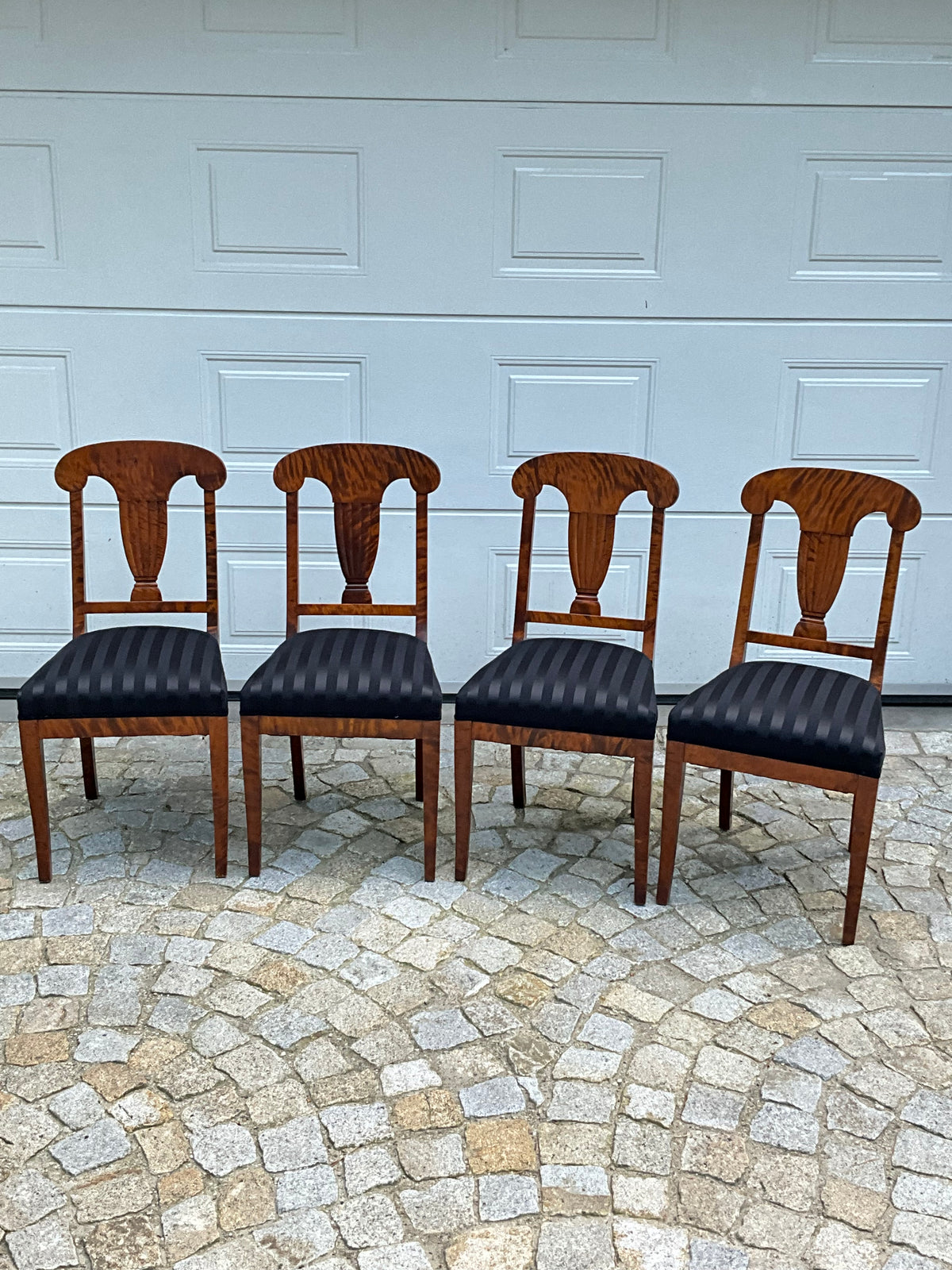 Set von 4 Biedermeierstühlen in Birke