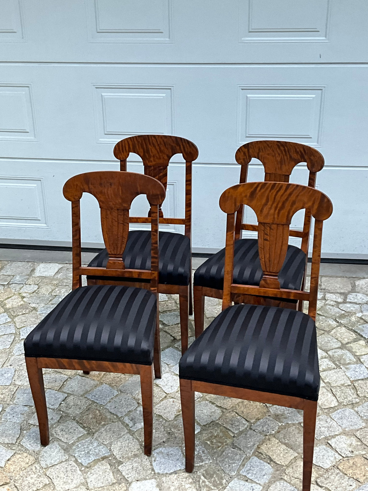 Set von 4 Biedermeierstühlen in Birke