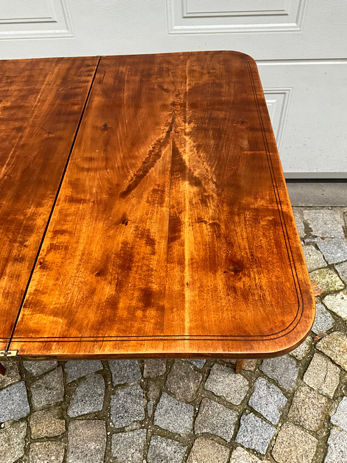 Biedermeier Spieltisch Beistelltisch in Birke um 1830