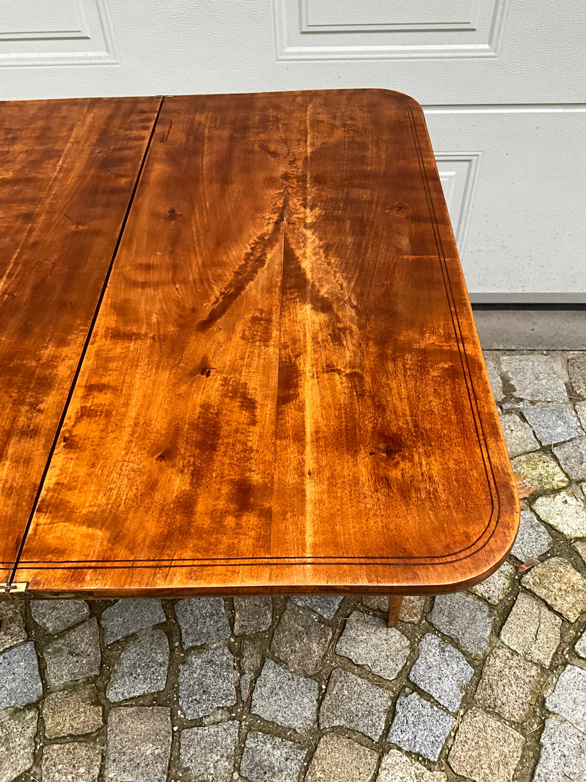 Biedermeier Spieltisch Beistelltisch in Birke um 1830