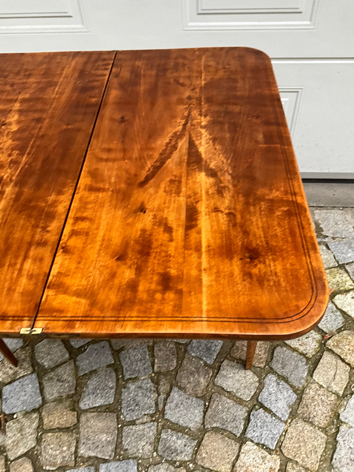 Biedermeier Spieltisch Beistelltisch in Birke um 1830