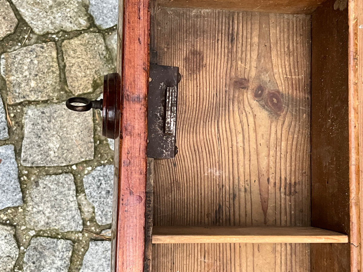 Biedermeier Beistelltisch in Birke um 1830