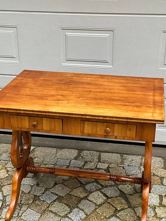 Biedermeier Lyra Schreibtisch in Kirschbaum um 1830