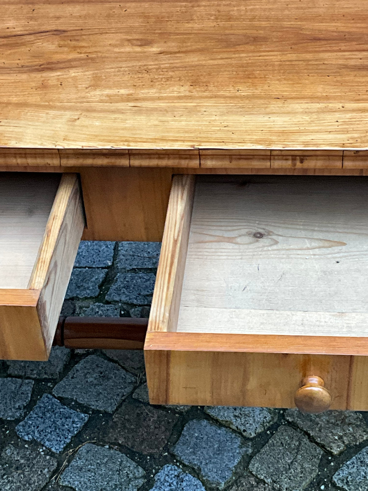 Biedermeier Lyra Schreibtisch in Kirschbaum um 1830