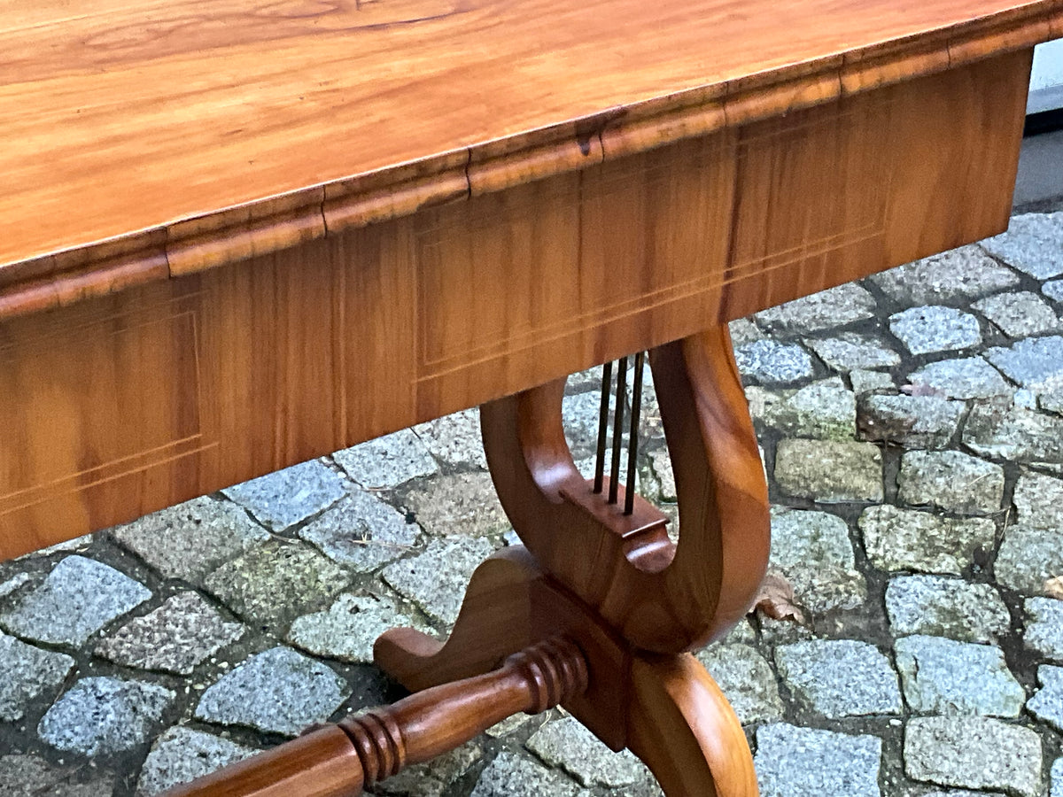 Biedermeier Lyra Schreibtisch in Kirschbaum um 1830