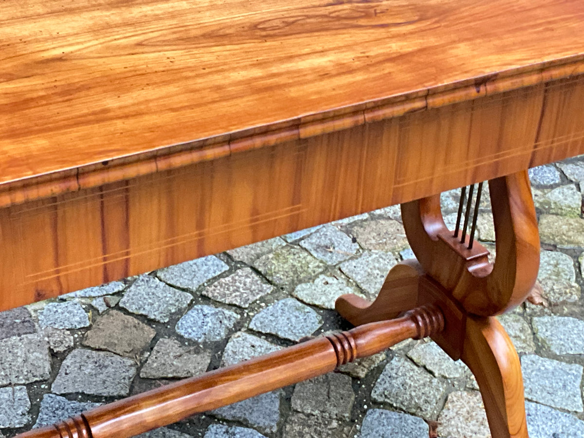 Biedermeier Lyra Schreibtisch in Kirschbaum um 1830