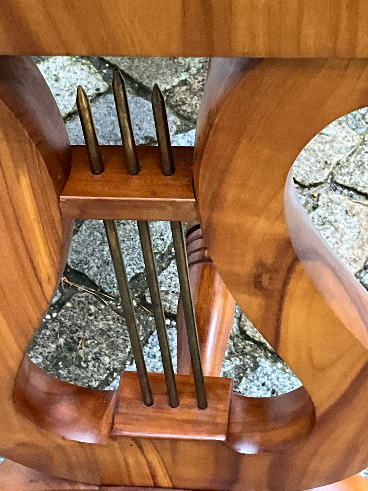 Biedermeier Lyra Schreibtisch in Kirschbaum um 1830