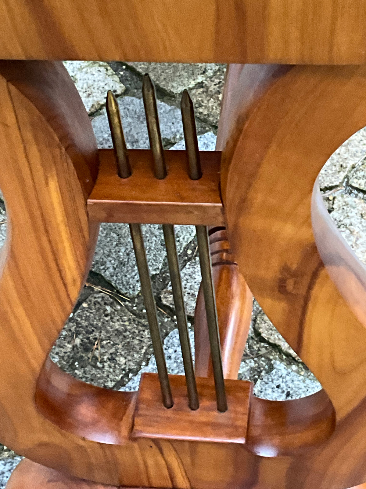 Biedermeier Lyra Schreibtisch in Kirschbaum um 1830