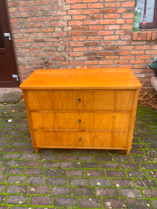Seltene Biedermeierkommode in Apfelholz um 1820